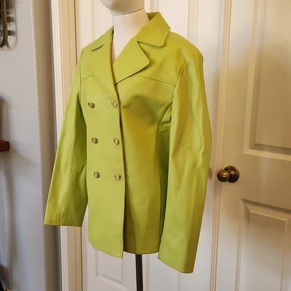 St John 100% Leather Blazer in a beautiful vibrant green. - Picture 6 of 12